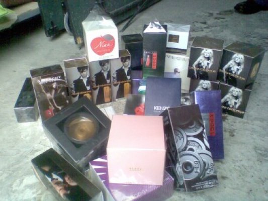 Cosmetice contrafăcute, de peste 200 mii euro, descoperite de poliţişti